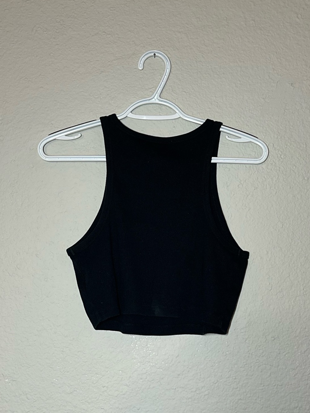 Black Ribbed Crop Tank Top - Picture 2 of 3